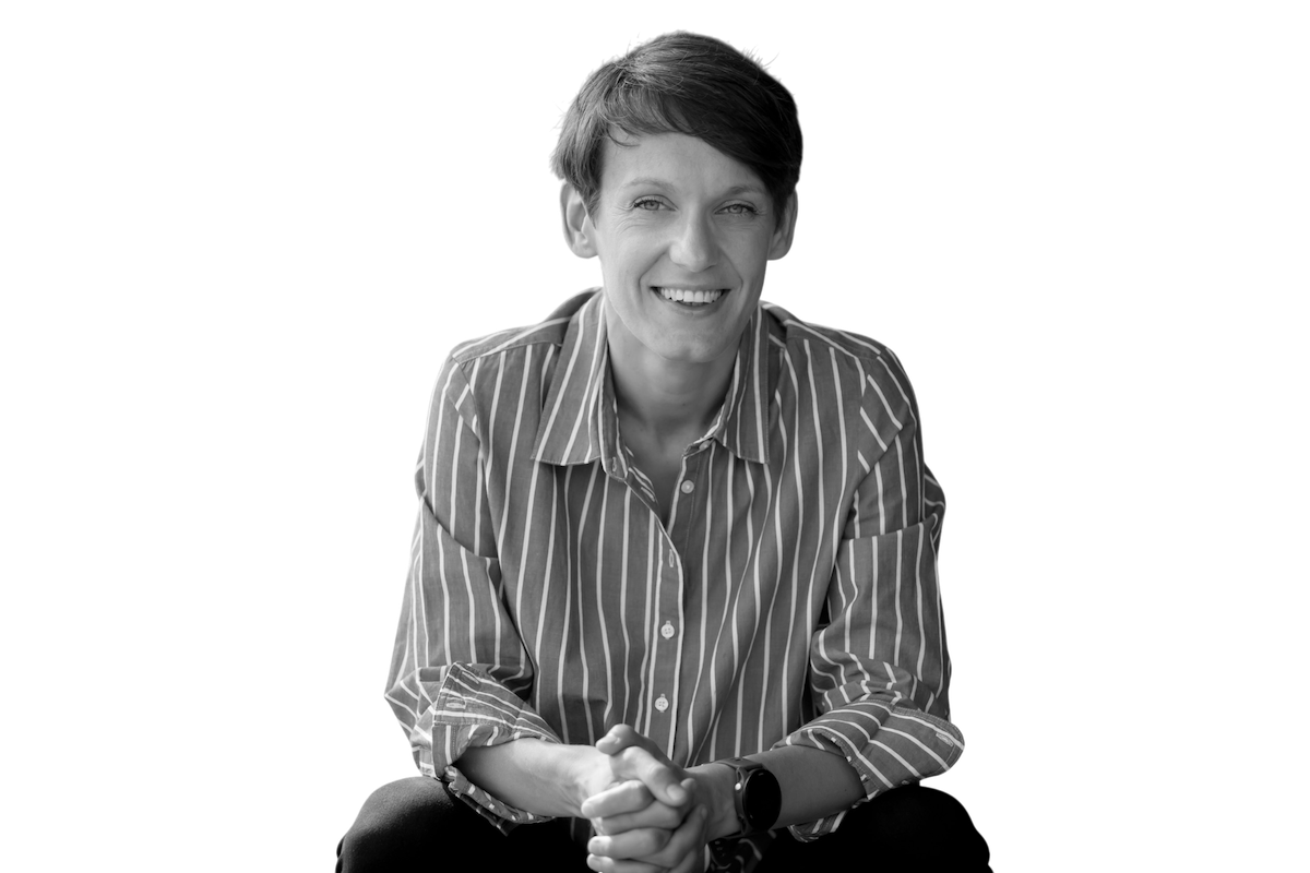 Victoria Wall - English Copywriter in Paris